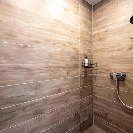 Fuer 6: Zentrum, Wifi, Tv, Kueche, Neu شقة باد نوينهار اهرفيل