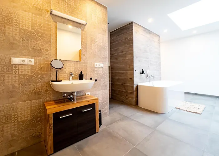 Für 6: Zentrum, Wifi, Tv, Küche, Neu Apartment *